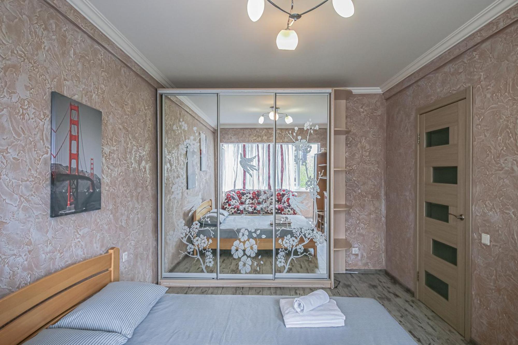 1-кімнатні поруч зі ст. м. печерська Apartment
