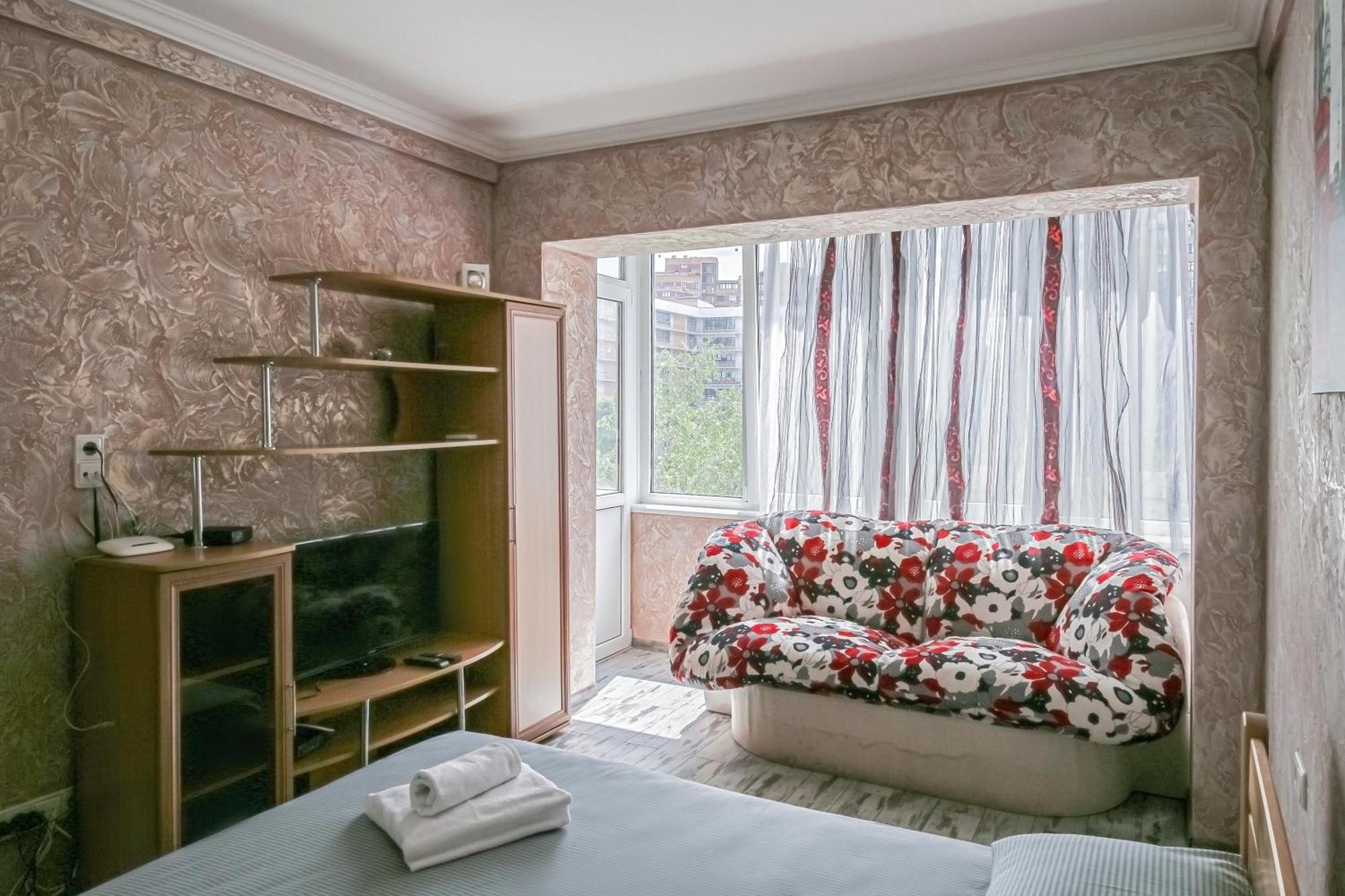 1-кімнатні поруч зі ст. м. печерська Apartment